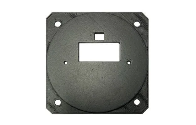 Traffic square to 57 mm adapter plate seen at an angle